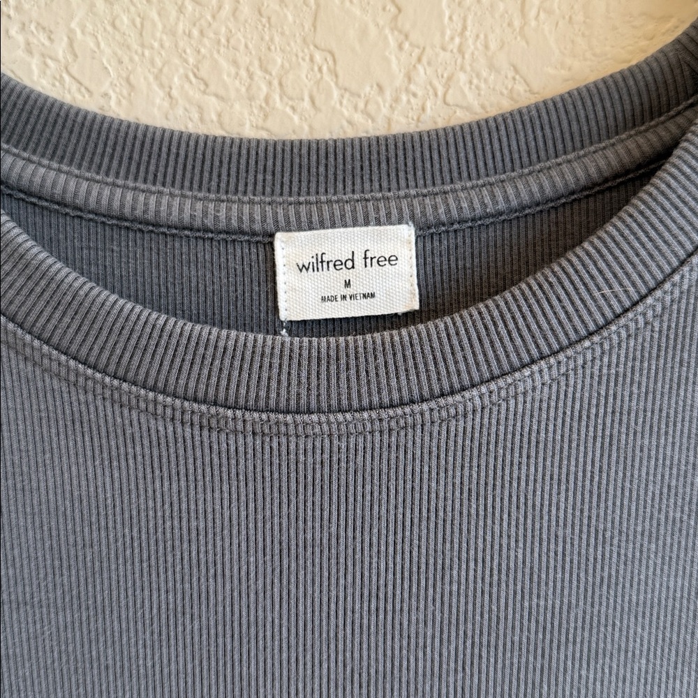 Aritizia Ribbed T-shirt in Gray - Picture 2 of 4